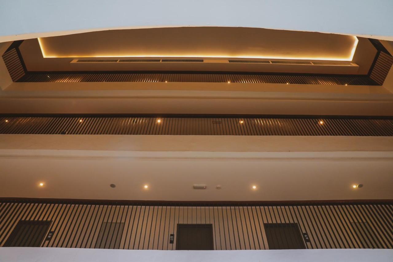 Roxy Hotel Serian Exterior foto